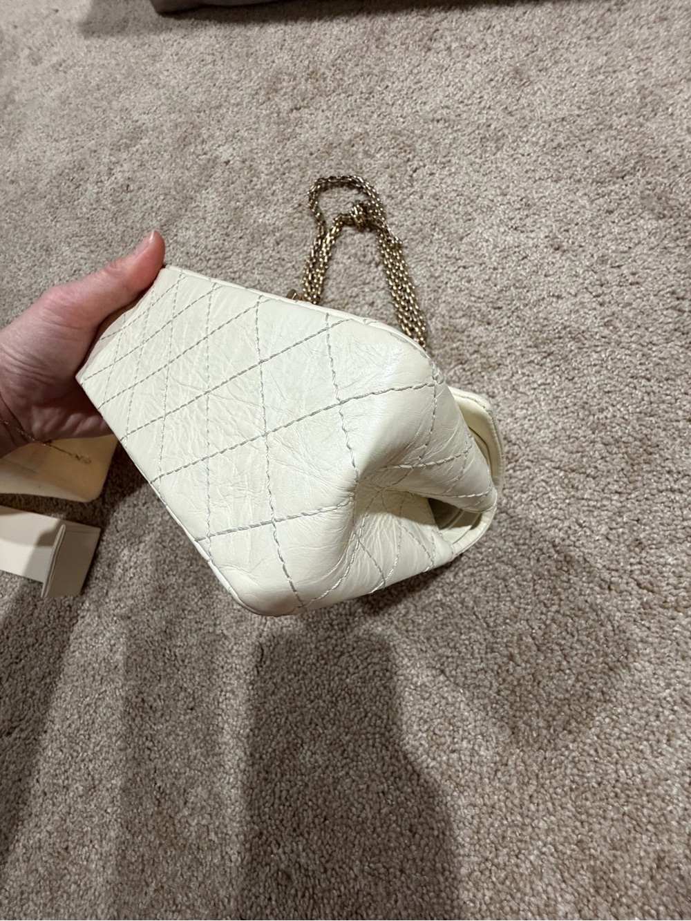 CHANEL Aged Calfskin Quilted 2.55 Reissue 224 Flap Ivory - Picture 4 of 16